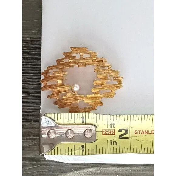 Brutalist Gold Tone Faux Pearl Vintage Openwork Brooch Pin - Picture 5 of 5
